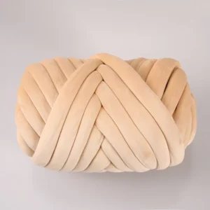 100% Polyester Super Soft Crochet Yarn 3cm Solid Color 100g Weight High Strength Dyed Pattern Fancy Yarn