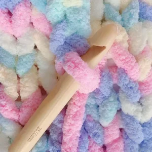 China Factory Direct Supply 100% Polyester Chenille Fancy Yarn High Strength Soft Fluffy 2 cm Handmade Chunky Yarn 250g