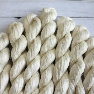 China Yarn Skein 3000m 100g 80 2nm Mulberry Silk 100% Mulberry Silk Yarn Undyed Spun Silk Yarn for Knitting