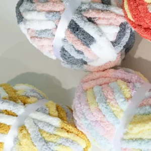 Customized Vacuum Packed 226G 300G Chunky Chenille Yarn for Crochet Cushion Blanket