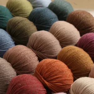 DIY Handwoven Autumn winter Blended Yarn Made of Animal Fibers with 60% Yak Wool and 40% Polyester Fiber
