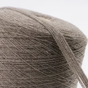 Eco Friendly 16NM/2 Fancy Wool Blended Yarn 50% Wool 35% Nylon 10% Yak Velvet 5% Cashmere Dyed Ring Spun Well Evenness