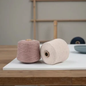Fine 26/2Nm 100 Percent Knitting Yarn Custom Color Available Soft Spun Cashmere Yarn for Luxury Sweaters