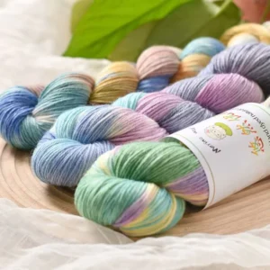 Hand Dyed 100g Cashmere Wool Yarn Kit Non Pilling Close Fitting Warm Twist for Hand Knitting Worsted Yarn Type