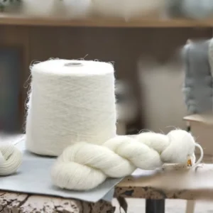 High Strength Hand Weaved Raw Cashmere Blended Yarn High Tenacity Anti Static for Hand Knitting