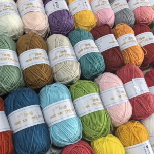 Manufacturer Low Price High Bulk 100% Acrylic Knitting Yarn Soft Crochet Worsted Premium Multicolor Acrylic Yarn