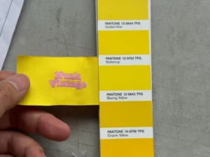 No Moq Free Sample Custom Eco Friendly Rectangle Woven Damask Neck Centerfold Sewn Clothing Labels