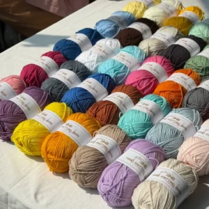 Rich in color 100% acrylic yarn 50G hand woven with a soft touch not easy to pill and firm in color