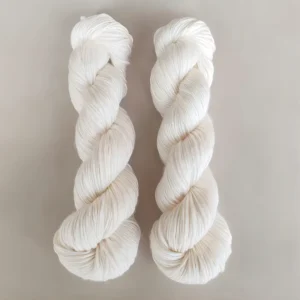 Silk Icelandic 100% Mulberry Natural Undyed Spun Silk Yarn Single Ply Chunky for Carpet and Tapestry