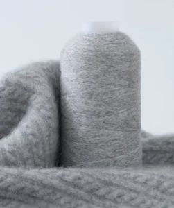 Worsted Cashmere Yarn 30% Cashmere 70% Wool Yarn 2/50 NM Blended Product for Women